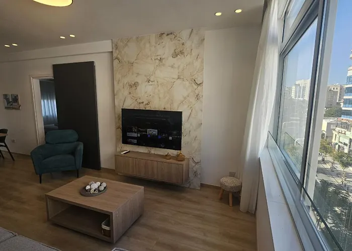 Apartment Center Gem