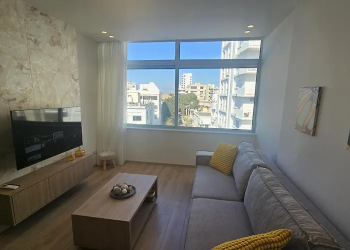 Apartment Center Gem *